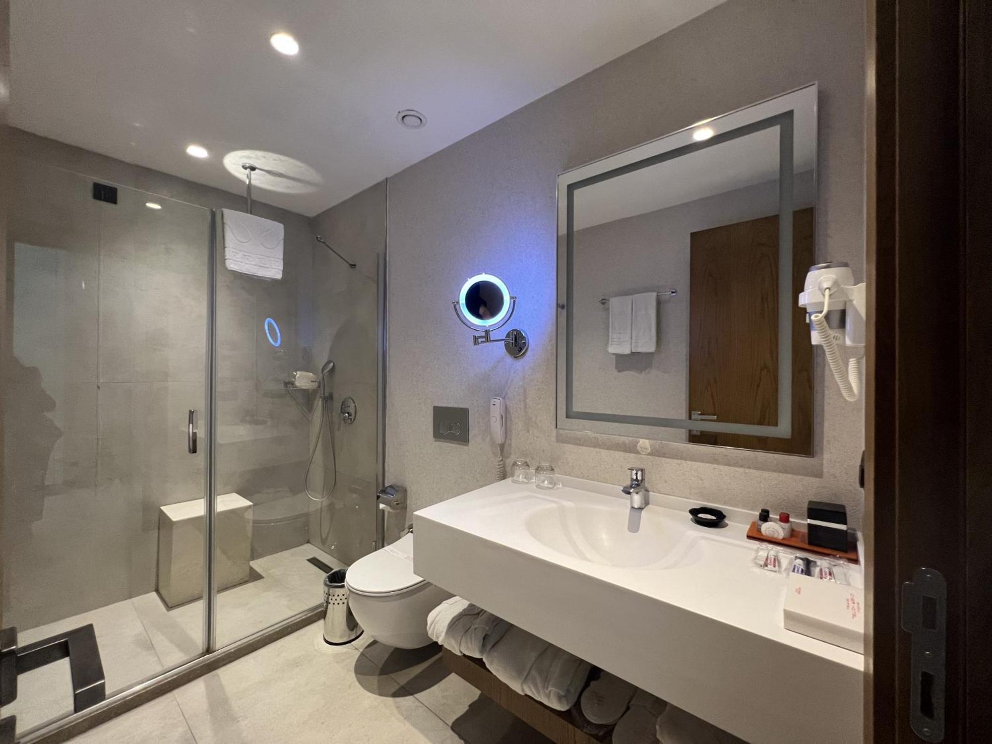 Cher Hotel & Spa Taksim Istanbul Exterior foto Bathroom of a Deluxe Room